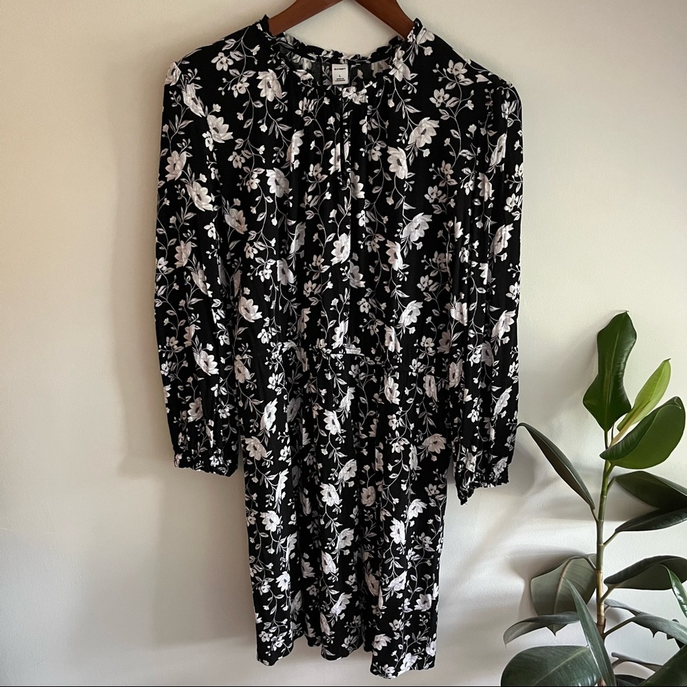Old Navy Knee Length Dress | Black and White | Large